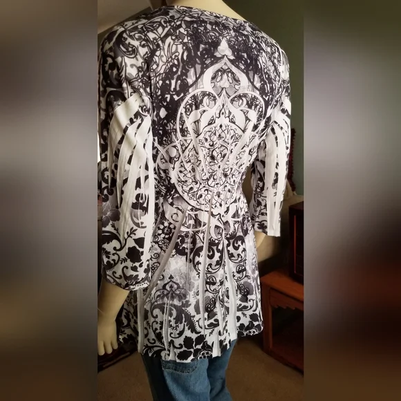 One World Live and Let Live Top - Picture 4 of 7